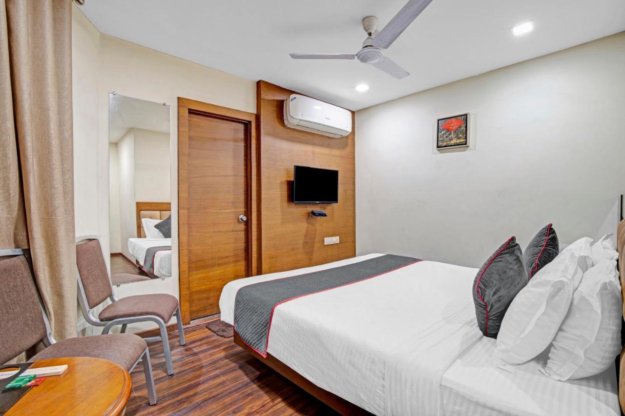 Hotel Navjivan Himatnagar 外观 照片
