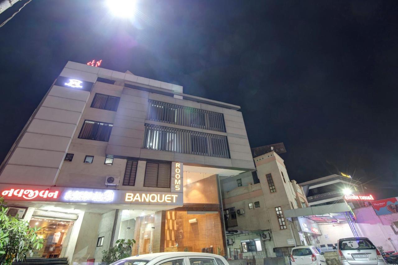 Hotel Navjivan Himatnagar 外观 照片