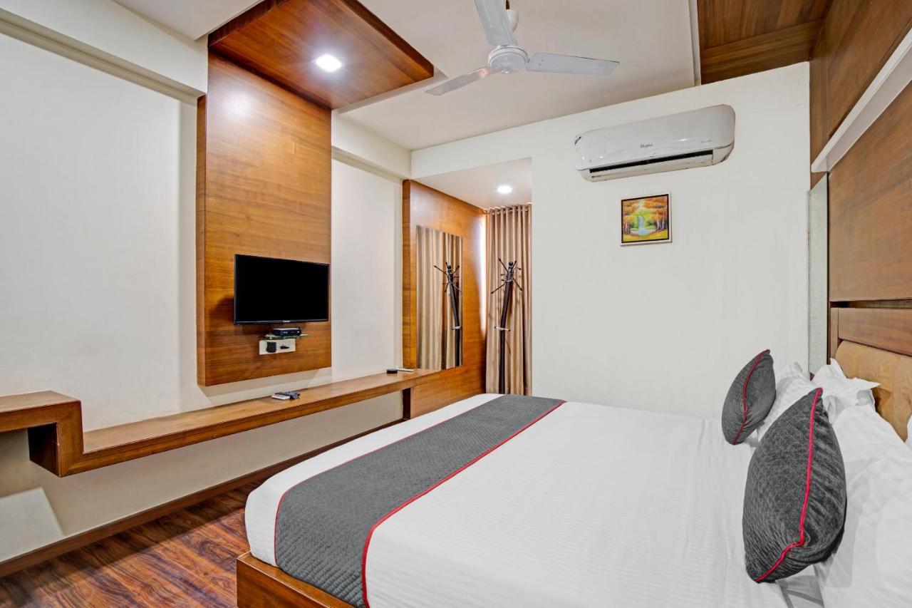 Hotel Navjivan Himatnagar 外观 照片