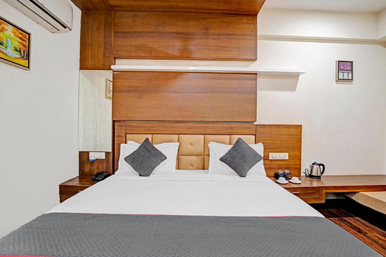 Hotel Navjivan Himatnagar 外观 照片