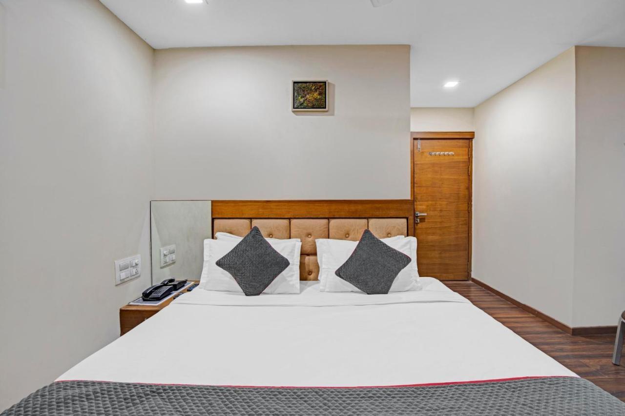 Hotel Navjivan Himatnagar 外观 照片